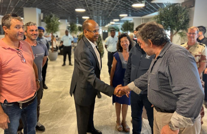 Aussenminister Mahamoud Ali Youssouf begrüßt aus dem Sudan Evakuierte
